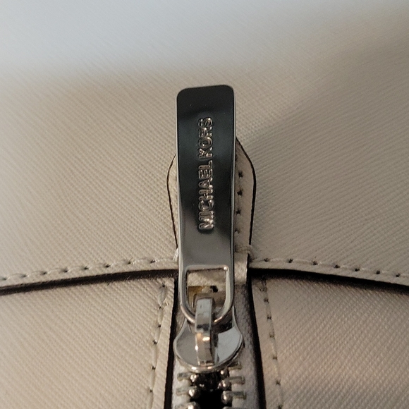 NWT Michael Kors 👜 - Picture 5 of 9